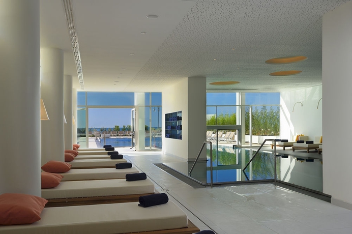 Imagen de la piscina del Hotel Falkensteiner and Spa Jesolo. Foto 15