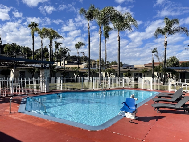 Imagen de la piscina del Hotel Fallbrook Country Inn. Foto 15