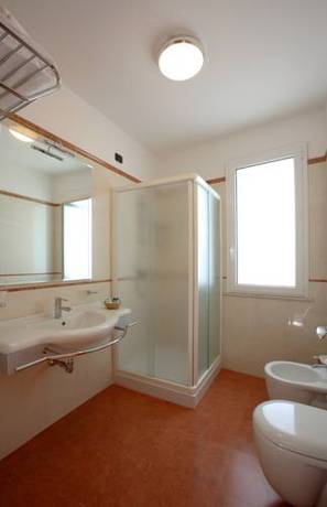 Imagen de la habitación del Hotel Falli. Foto 2