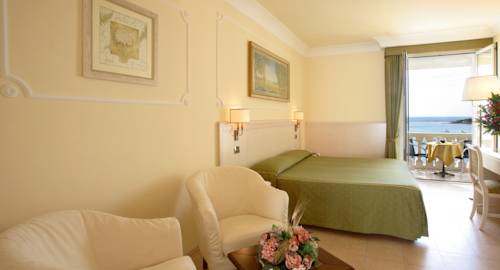 Imagen de la habitación del Hotel Falli. Foto 6