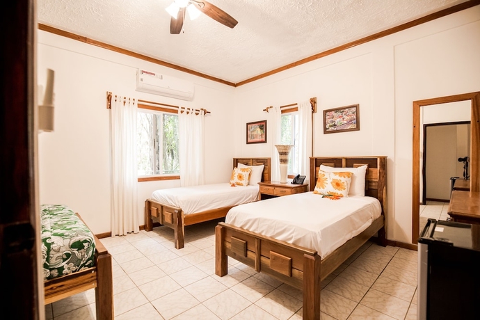 Imagen de la habitación del Hotel Falling Leaves Lodge. Foto 11