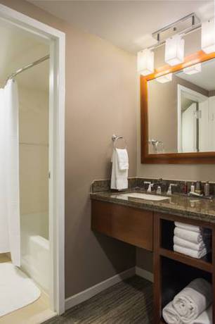Imagen de la habitación del Hotel Falls Church Marriott Fairview Park. Foto 4