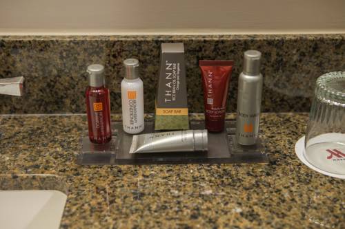 Imagen de la habitación del Hotel Falls Church Marriott Fairview Park. Foto 5