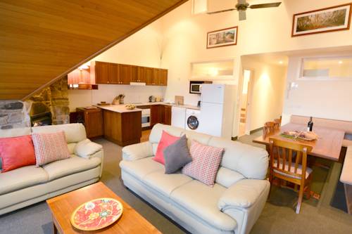 Imagen de la habitación del Hotel Falls Creek Country Club. Foto 3