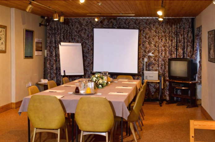 Imagen del bar/restaurante del Hotel Falls Of Lora. Foto 4