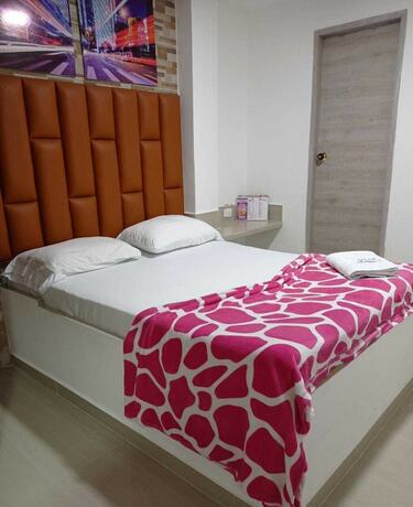 Imagen de la habitación del Hotel Falmari. Foto 10