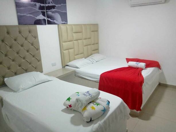 Imagen de la habitación del Hotel Falmari. Foto 12