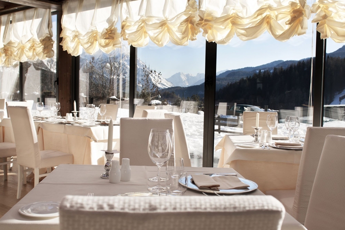 Imagen del bar/restaurante del Hotel Faloria Mountain Spa Resort. Foto 2