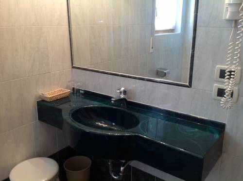 Imagen de la habitación del Hotel Falzares. Foto 4