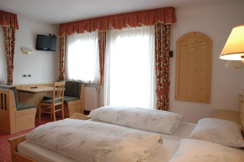 Imagen de la habitación del Hotel Falzares. Foto 10