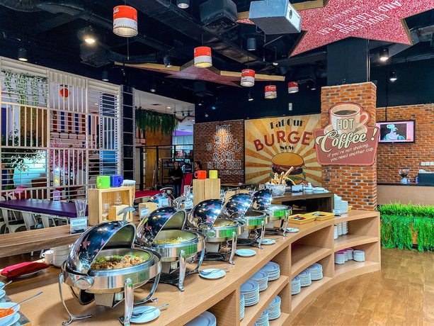 Imagen del bar/restaurante del Hotel Fame Gading Serpong - Chse Certified. Foto 3