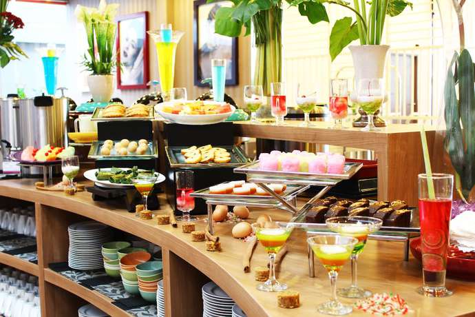 Imagen del bar/restaurante del Hotel Fame Gading Serpong - Chse Certified. Foto 4