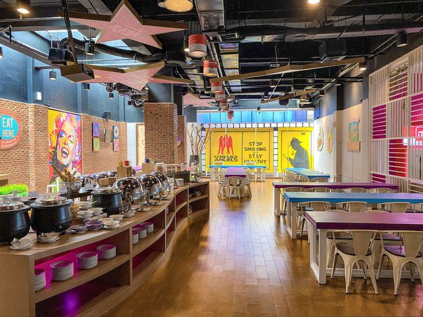 Imagen del bar/restaurante del Hotel Fame Gading Serpong - Chse Certified. Foto 5