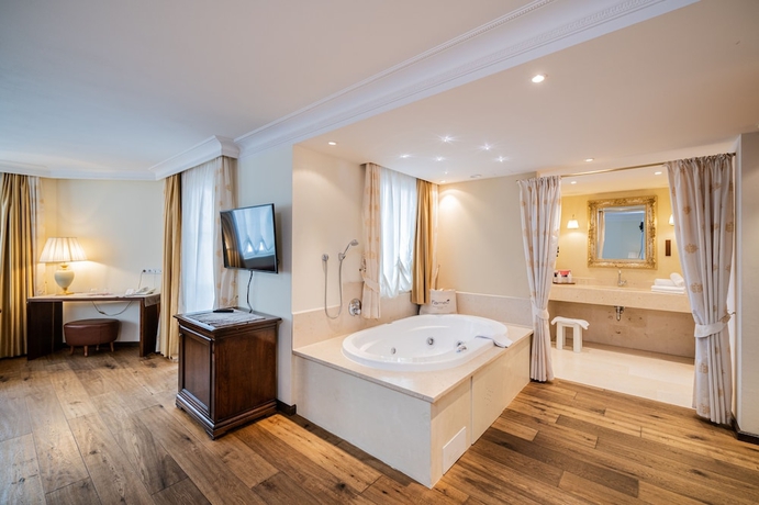 Imagen de la habitación del Hotel Famel&iacute;, Valdaora. Foto 3