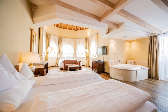 Imagen de la habitación del Hotel Famel&iacute;, Valdaora. Foto 9