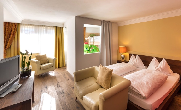 Imagen de la habitación del Hotel Famel&iacute;, Valdaora. Foto 11
