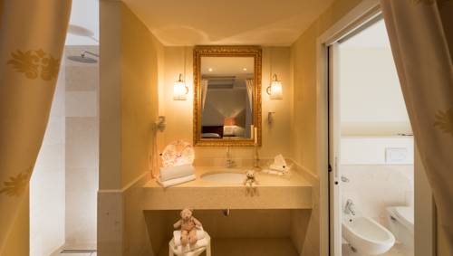 Imagen de la habitación del Hotel Famel&igrave;, Valdaora. Foto 6