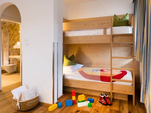 Imagen de la habitación del Hotel Famel&igrave;, Valdaora. Foto 9