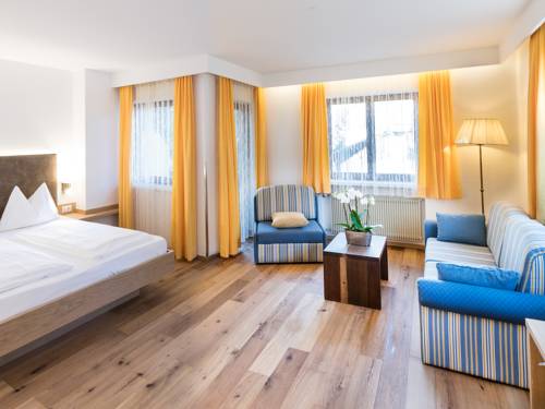 Imagen de la habitación del Hotel Famel&igrave;, Valdaora. Foto 11