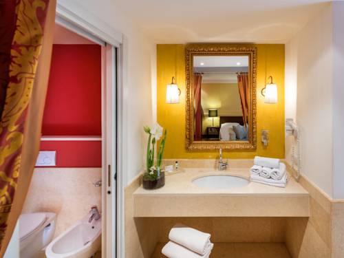 Imagen de la habitación del Hotel Famel&igrave;, Valdaora. Foto 13