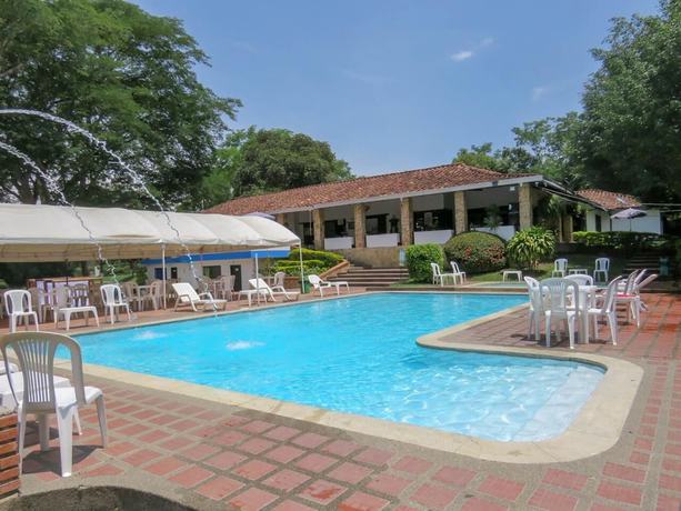 Imagen de la piscina del Hotel Familia Casa Blanca. Foto 16