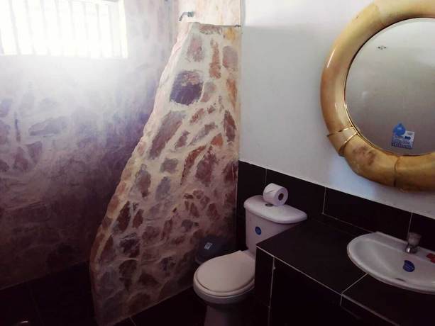 Imagen de la habitación del Hotel Familia Casa Blanca. Foto 5