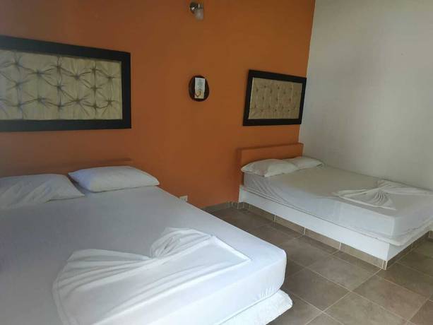 Imagen de la habitación del Hotel Familia Casa Blanca. Foto 6