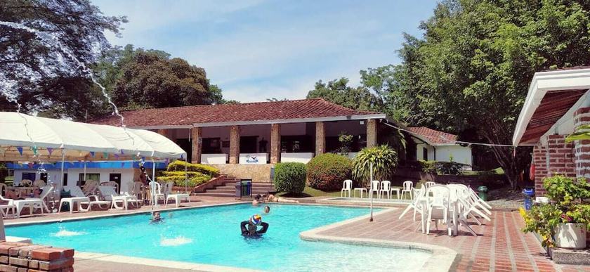 Imagen de la piscina del Hotel Familia Casa Blanca. Foto 18
