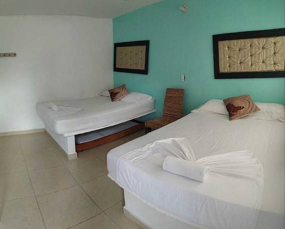 Imagen de la habitación del Hotel Familia Casa Blanca. Foto 8