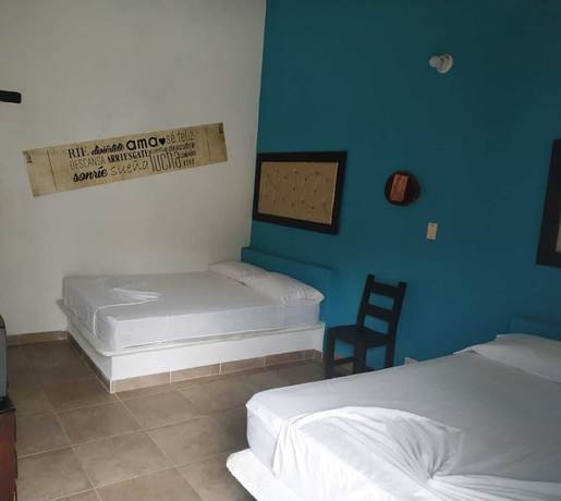 Imagen de la habitación del Hotel Familia Casa Blanca. Foto 9