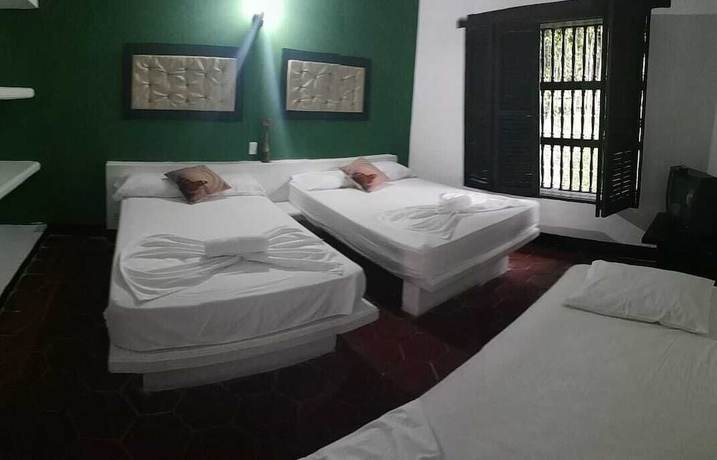 Imagen de la habitación del Hotel Familia Casa Blanca. Foto 10