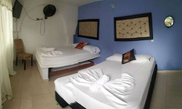 Imagen de la habitación del Hotel Familia Casa Blanca. Foto 11