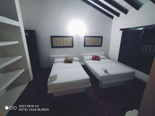 Imagen de la habitación del Hotel Familia Casa Blanca. Foto 12