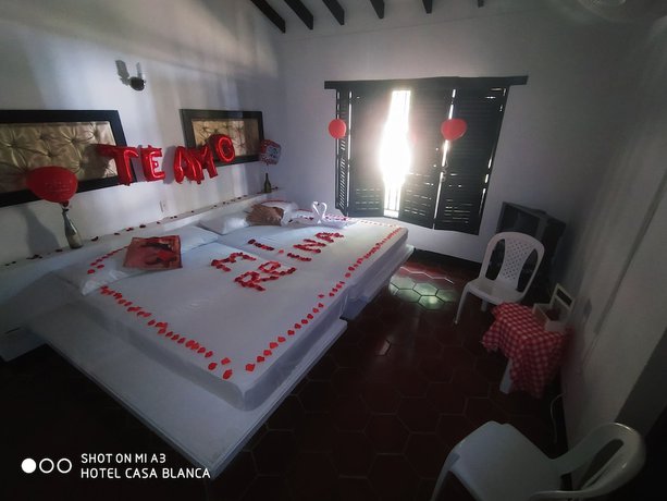 Imagen de la habitación del Hotel Familia Casa Blanca. Foto 14