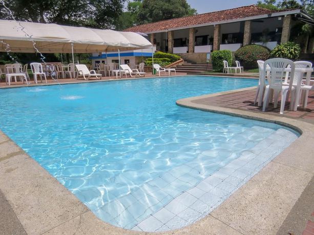 Imagen de la piscina del Hotel Familia Casa Blanca. Foto 20