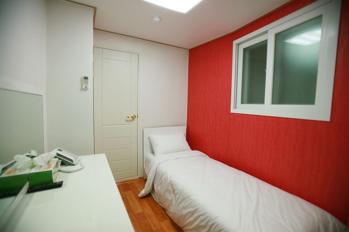Imagen de la habitación del Hotel Familia INN. Foto 8