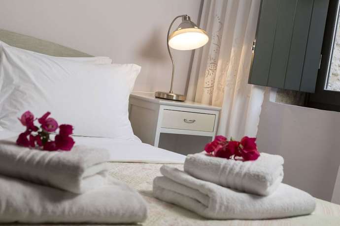 Imagen de la habitación del Hotel Familia, &Iacute;taca. Foto 4