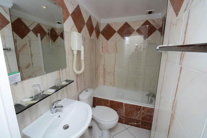 Imagen de la habitación del Hotel Familia, París. Foto 3