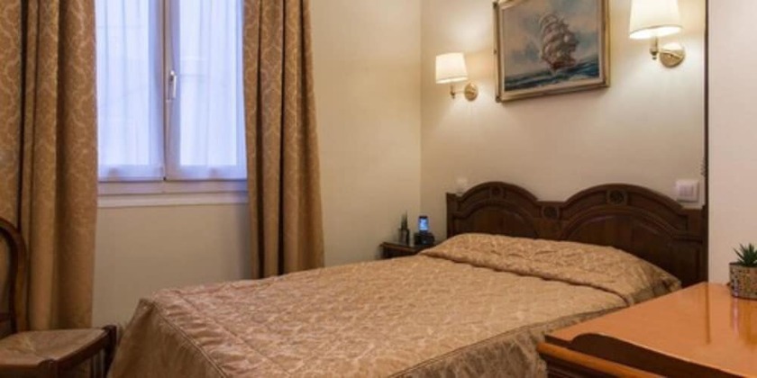 Imagen de la habitación del Hotel Familia, París. Foto 11