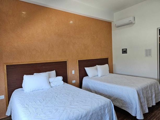 Imagen de la habitación del Hotel Familiar Abejac. Foto 16