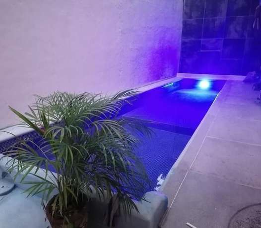 Imagen de la piscina del Hotel Familiar El Dorado. Foto 20