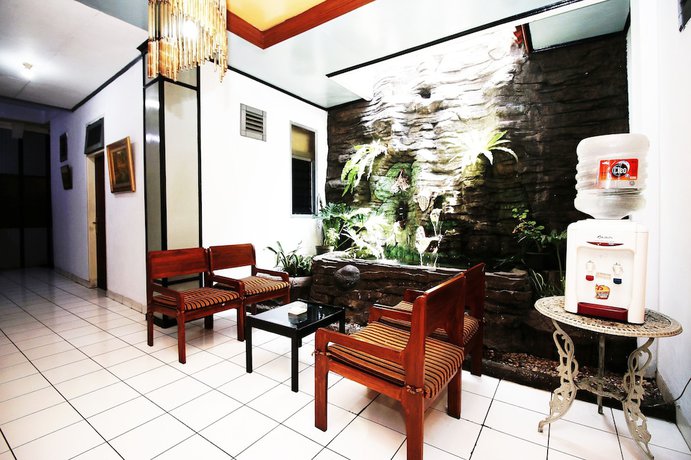 Imagen de los interiores del Hotel Familie Ayu Garut. Foto 18