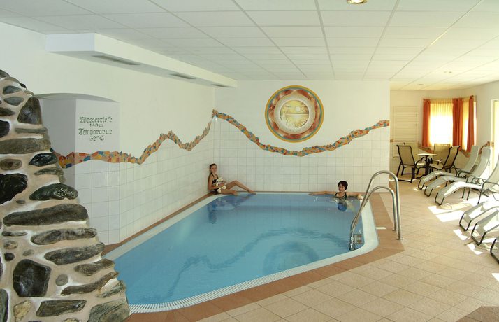 Imagen de la piscina del Hotel Familienhotel Replerhof. Foto 18