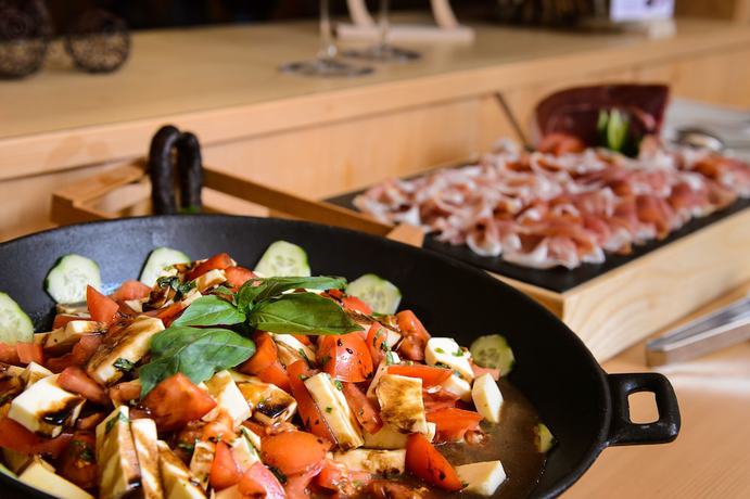 Imagen del bar/restaurante del Hotel Familienhotel Replerhof. Foto 9