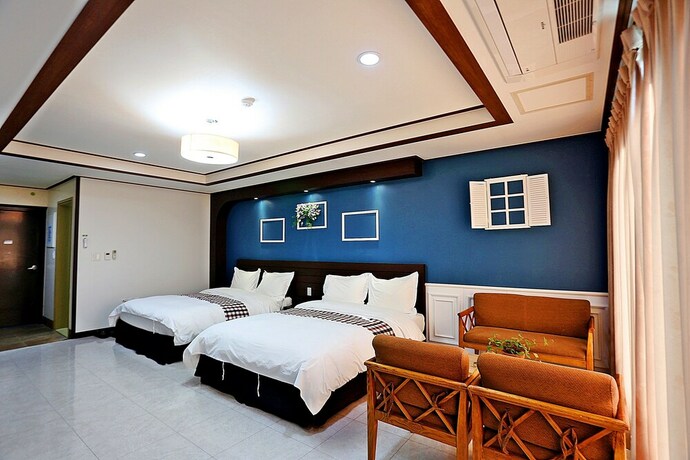 Imagen de la habitación del Hotel Famille Spa Resort. Foto 12