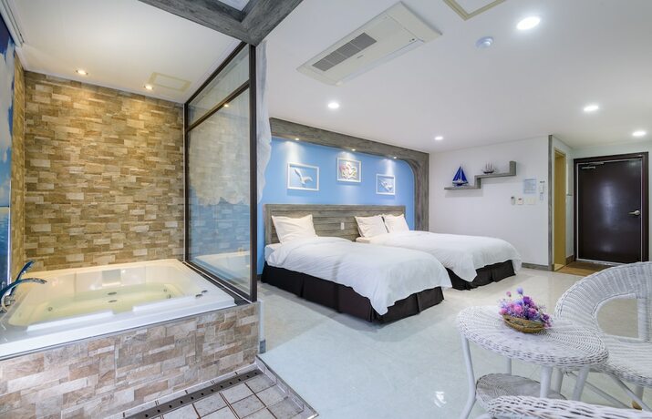 Imagen de la habitación del Hotel Famille Spa Resort. Foto 16