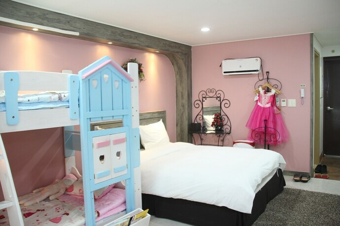 Imagen de la habitación del Hotel Famille Spa Resort. Foto 22