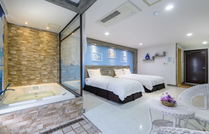 Imagen de la habitación del Hotel Famille Spa Resort. Foto 23