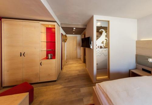 Imagen de la habitación del Hotel Familotel Alphotel. Foto 16