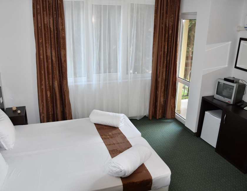 Imagen general del Hotel Family Asai. Foto 3